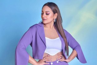 নতুন বছরে সোনাক্ষী সিনহার উদযাপন নিয়ে বিতর্ক: ‘ভণ্ড’ বললো নেটিজে