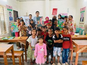 শতাধিক সুবিধাবঞ্চিত শিশুর মাঝে এমআরটি ক্লাবের খেলনা সামগ্রী বিতরণ
