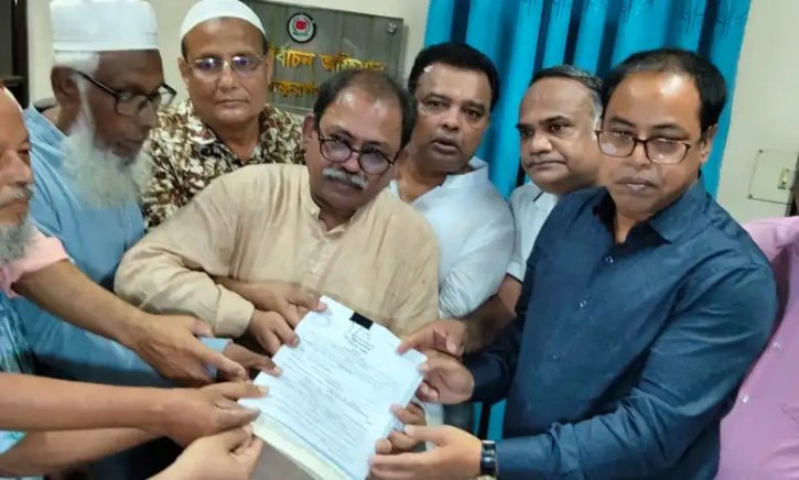 রাষ্ট্রপতির ছোটভাই মির্জা ফয়সালের মনোনয়নপত্র জমা