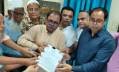 রাষ্ট্রপতির ছোটভাই মির্জা ফয়সালের মনোনয়নপত্র জমা রাষ্ট্রপতির ছোটভাই মির্জা ফয়সালের মনোনয়নপত্র জমা